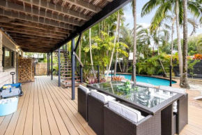 Mudjimba Art House - quirky beach holiday home